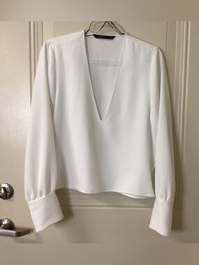 Zara Long Sleeve White V-Neck Top Blouse SZ Large EUC